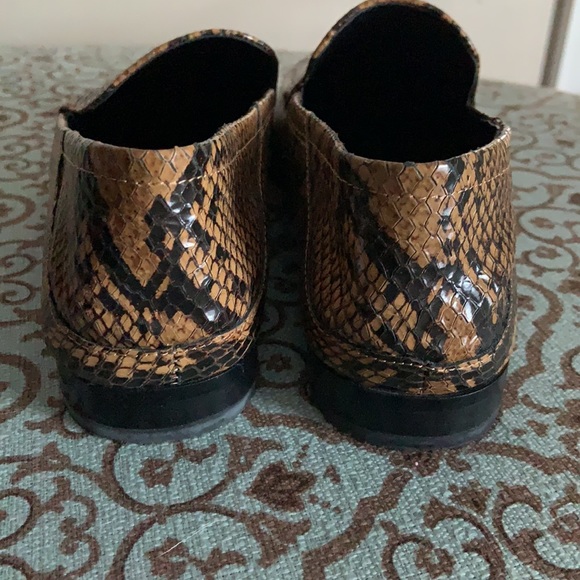 Vince Camuto Brown Snakeskin Like Loafers - Picture 3 of 5
